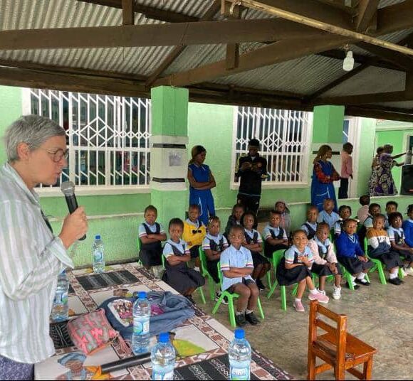Visite de Madame Armelle à l’école Rafiki /maternelle
